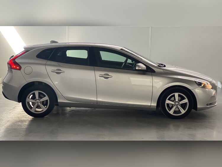 Volvo V40 2.0 D2 KINETIC foto 3